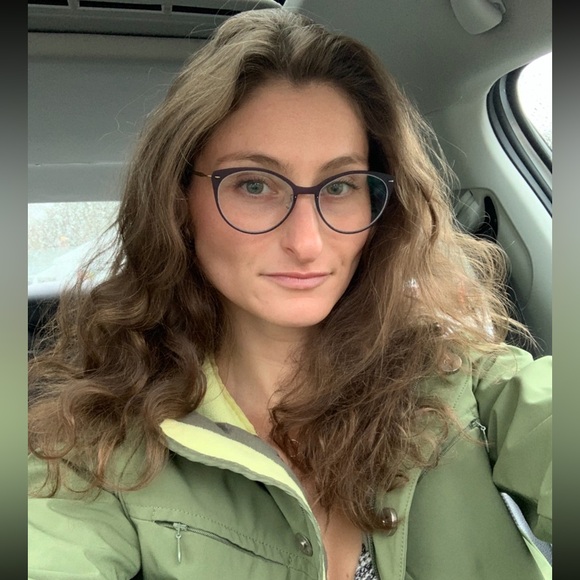 Meet your Posher, Marykate - Picture 2 of 3